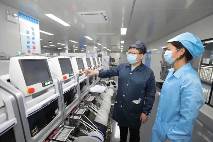 奮楫揚(yáng)帆加“數(shù)”行，九江經(jīng)開(kāi)區(qū)強(qiáng)攻數(shù)字經(jīng)濟(jì)“一號(hào)發(fā)展工程”